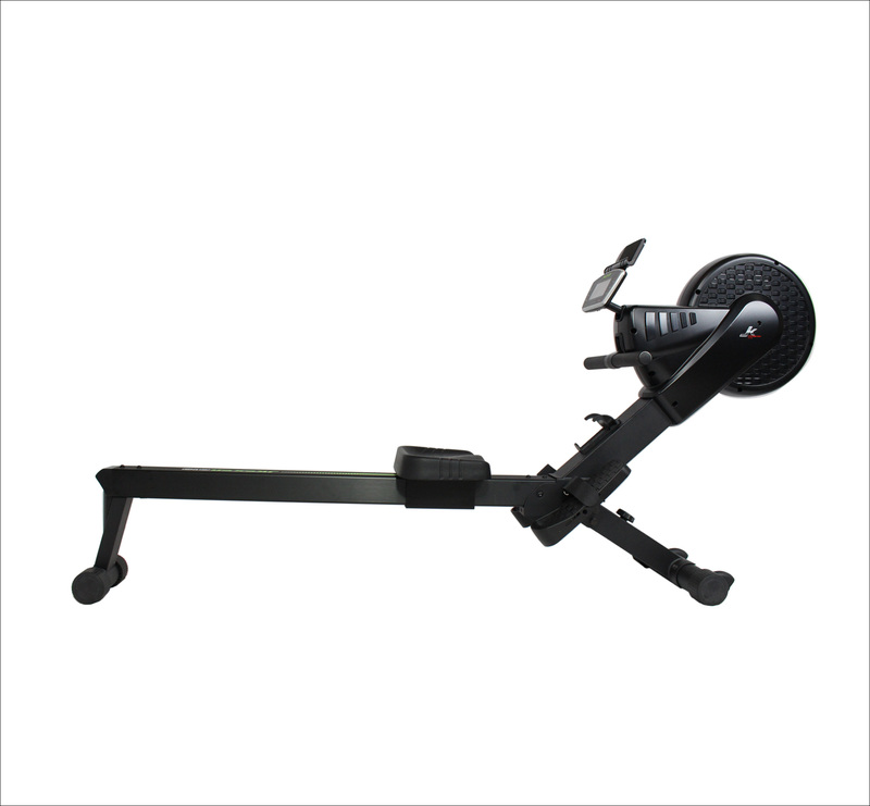 Image de vue latérale d&#39;un rameur semi-commercial auto-générateur